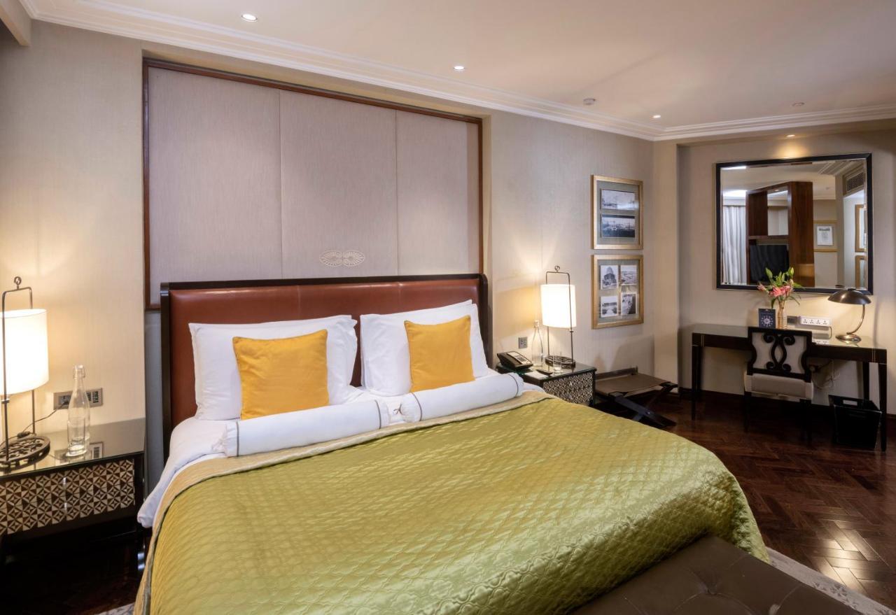 Hotel The Claridges Neu-Delhi Exterior foto A room at the Taj Mahal Palace