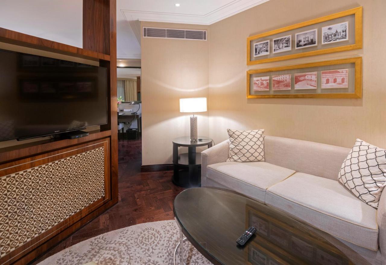 Hotel The Claridges Neu-Delhi Exterior foto Living room
