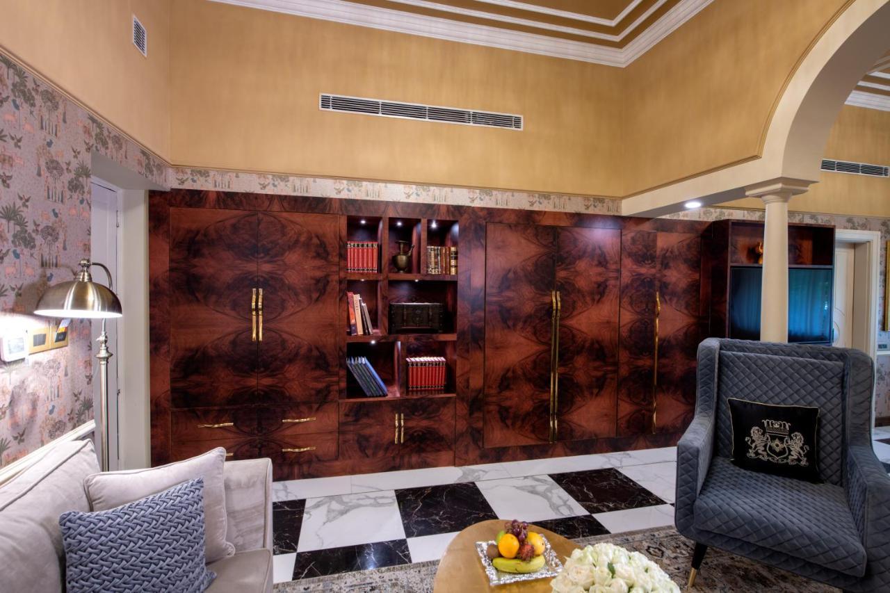 Hotel The Claridges Neu-Delhi Exterior foto A living room in the hotel