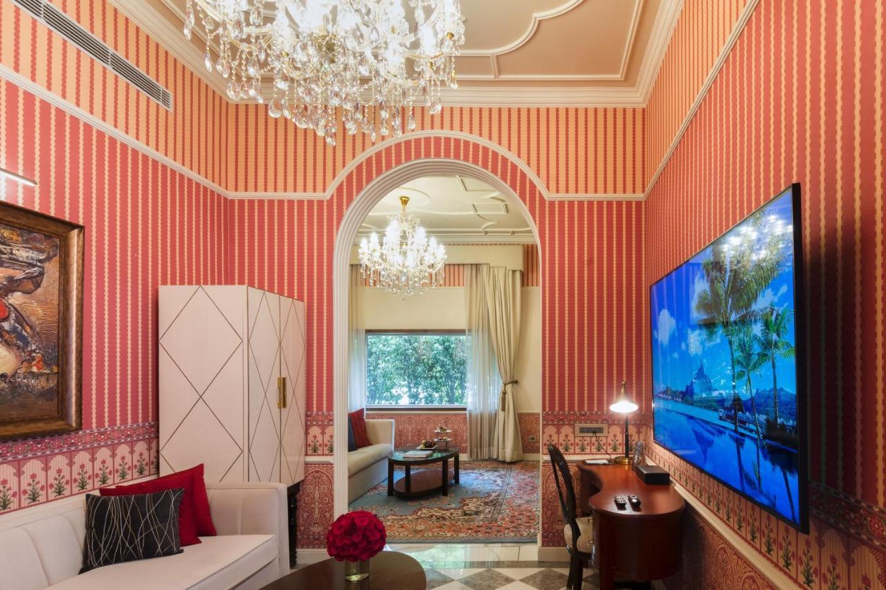 Hotel The Claridges Neu-Delhi Exterior foto A suite at the Taj Mahal Palace