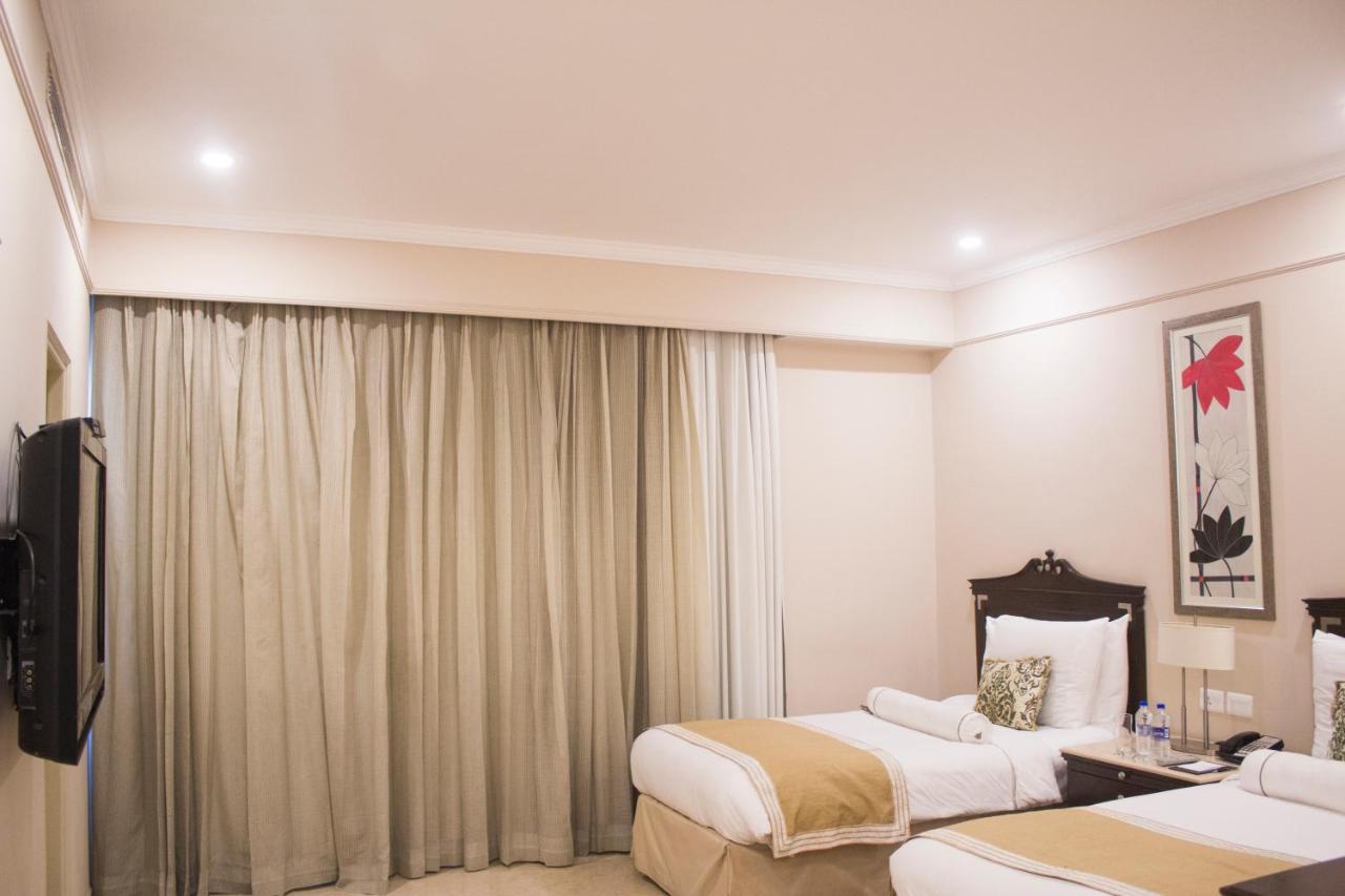Hotel The Claridges Neu-Delhi Exterior foto A room at the Taj Bengal